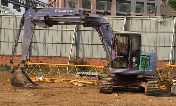 Máy đào bánh xích Hitachi EX135UR